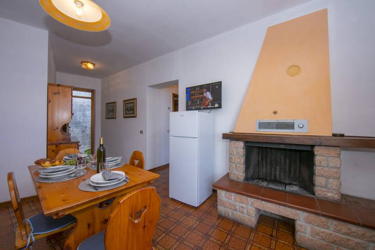 Family-oriented lovely rental apartment with barbeque & yard | Mountain view | Pets allowed — photo 4