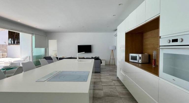 Vacation home with pool — photo 5