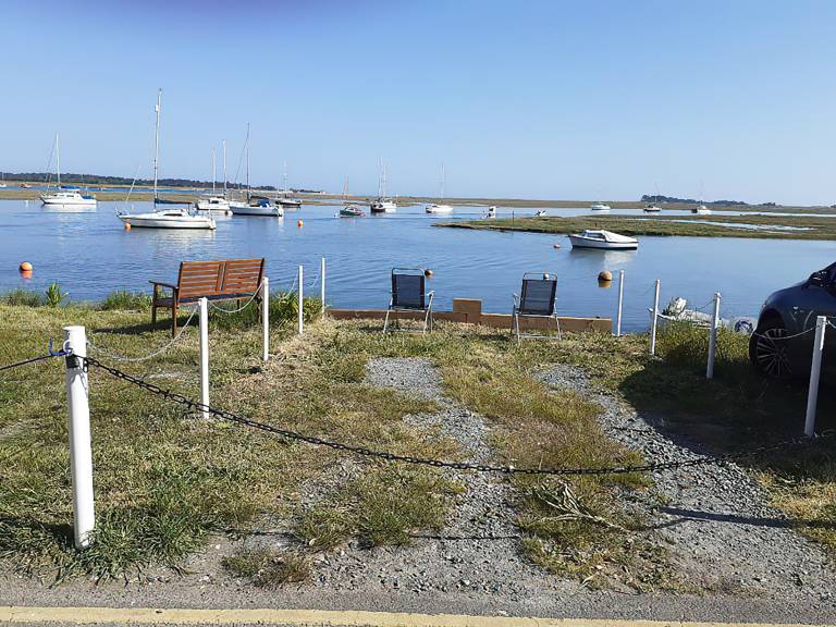 Cottage with yard | River view in Wells-next-the-Sea
