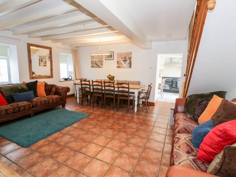 Family-friendly cottage with BBQ, hot tub & garden | Dogs allowed — photo 2