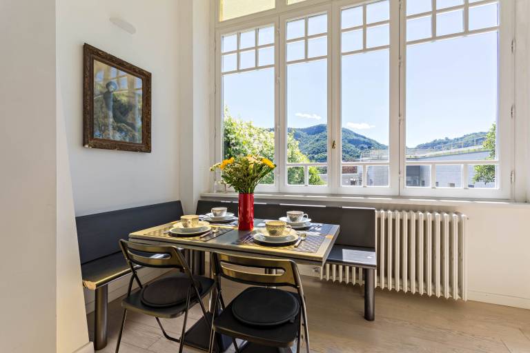 Apartment with fast internet & yard | Near Como Cathedral | Garden view — photo 2
