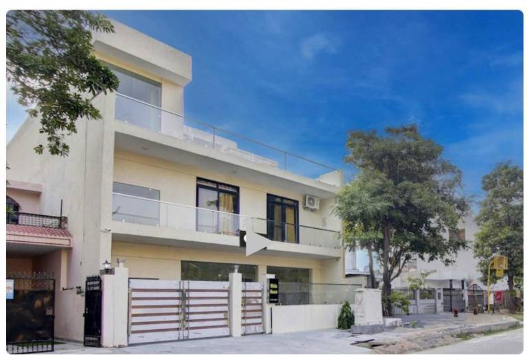 Holiday apartment with terrace in Greater Noida