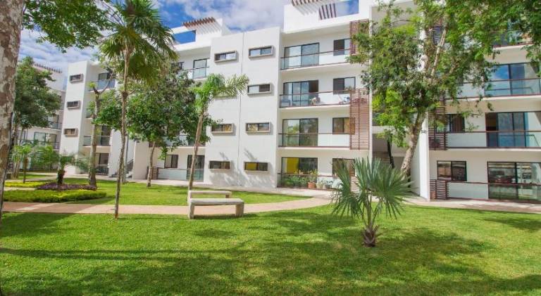 Apartment with pool — photo 4
