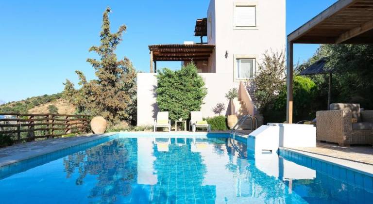 Beautiful villa with private pool, BBQ & garden | Pets are welcome in Heraklion