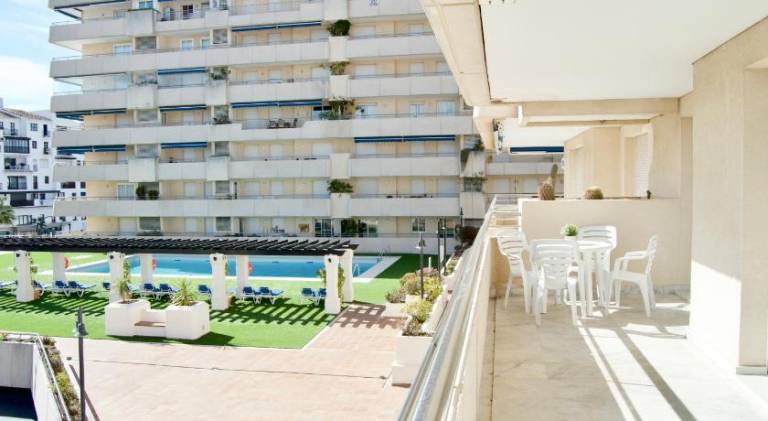 Apartment with private pool, yard & terrace — photo 4