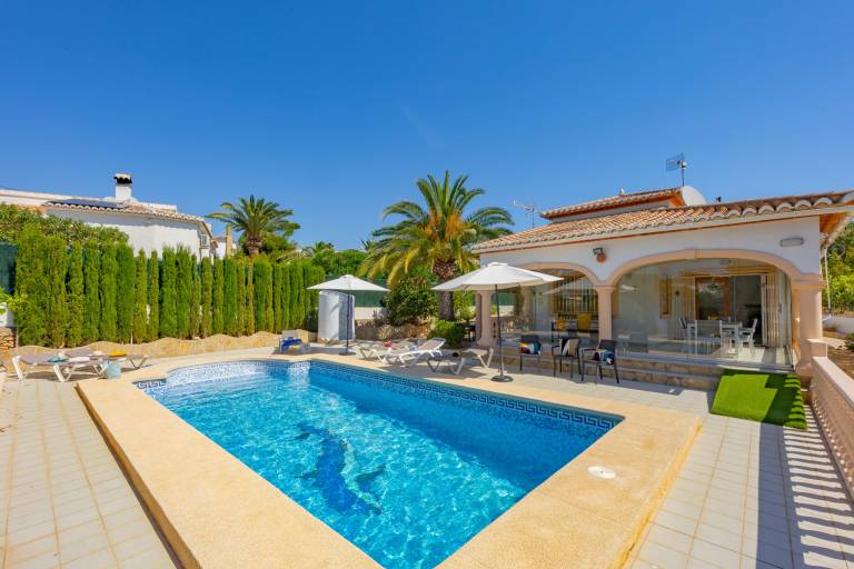 Villa with barbecue, terrace & yard — photo 2