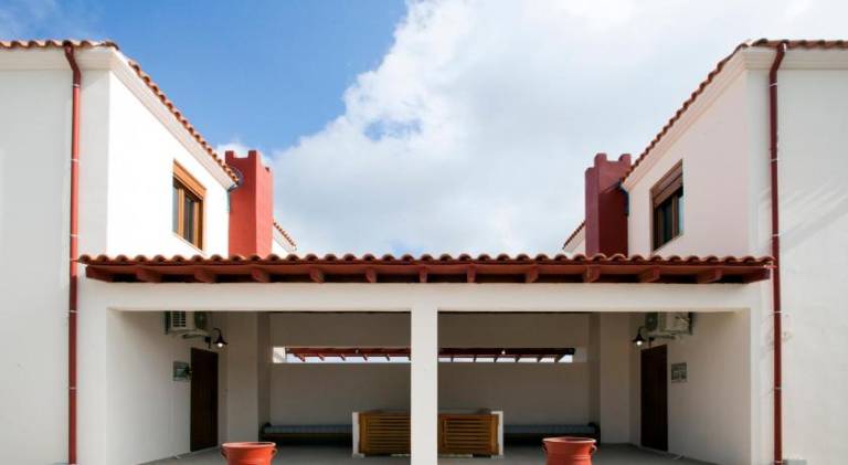 Villa with yard, barbecue & patio in Heraklion