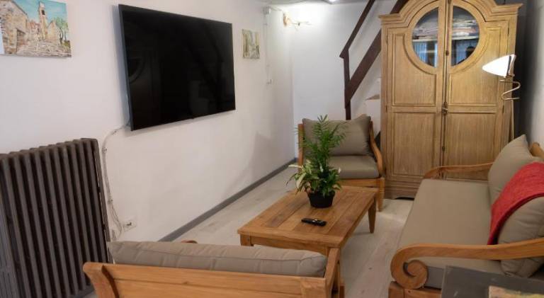 Apartment with patio — photo 4