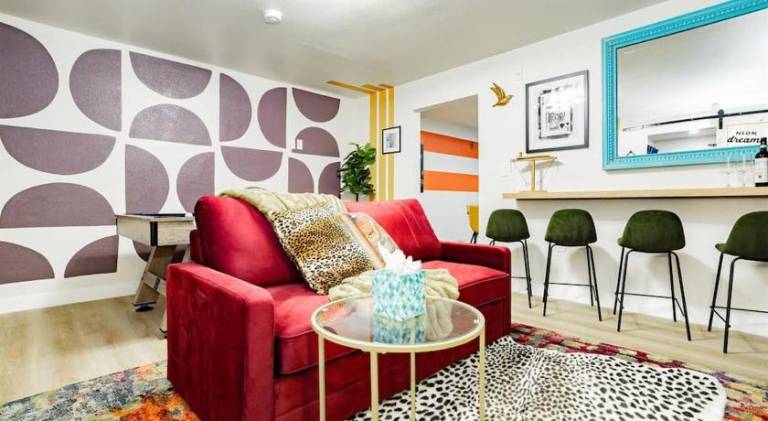 Vacation home | Close to A Little White Wedding Chapel | Pets allowed — photo 4