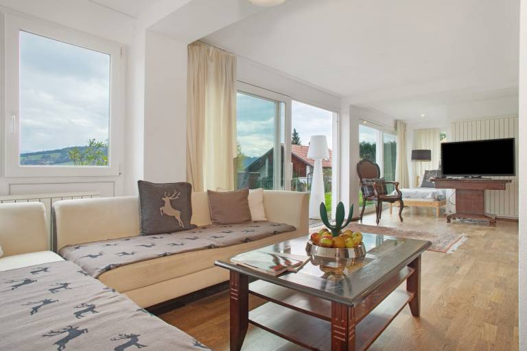 Apartment with barbeque, yard & patio | Garden view — photo 4