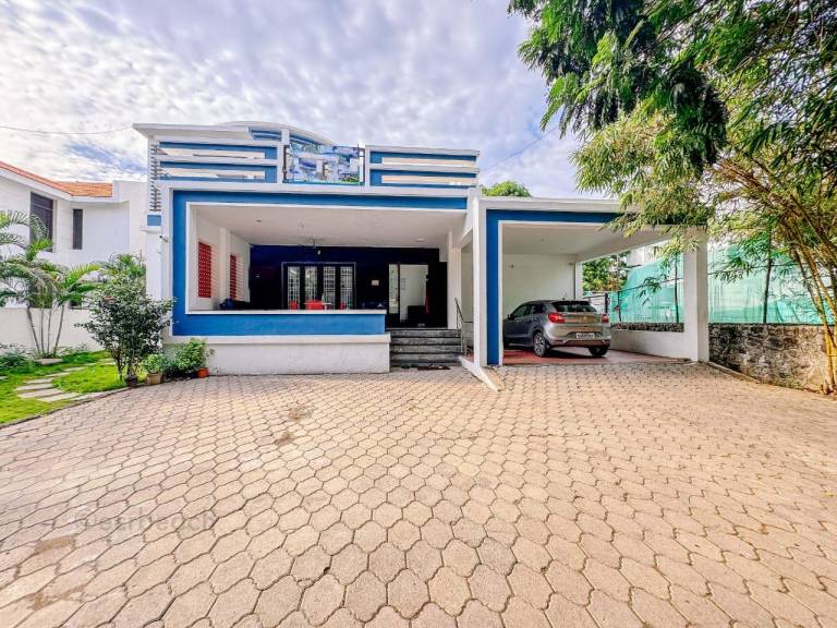 Estro Exilo Villa
