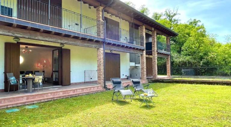 Holiday apartment with terrace, garden & pool — photo 4