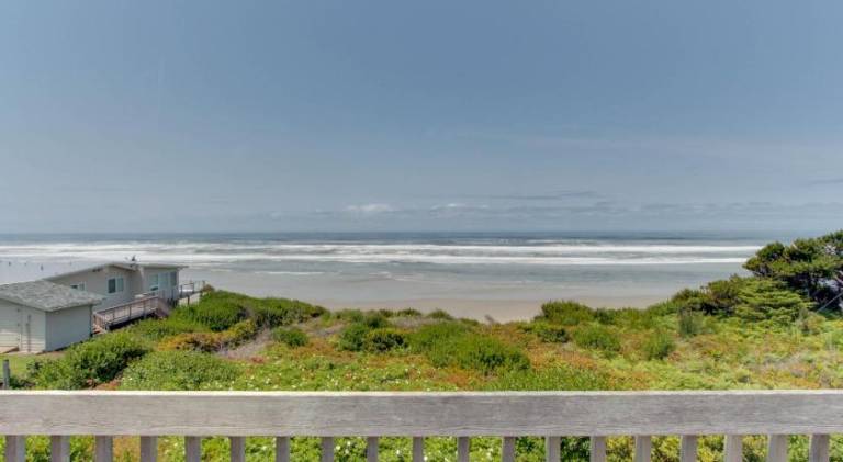 Vacation home with hot tub in Newport, OR