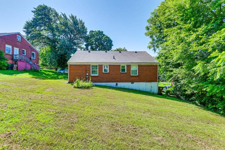 7 Mi to Dtwn: Apt w/ Spacious Yard in Nashville — photo 4