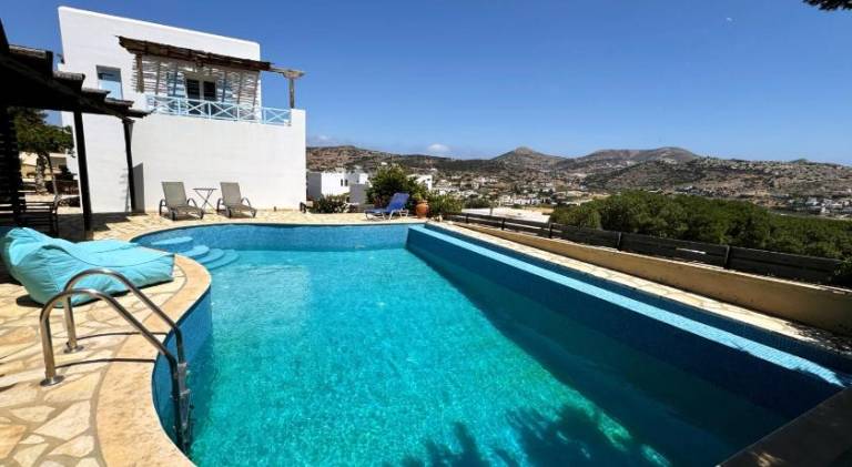 Vacation home with terrace, yard & barbecue in Syros