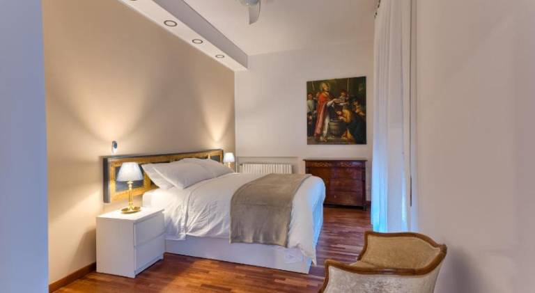 Holiday apartment with terrace & yard in Bol