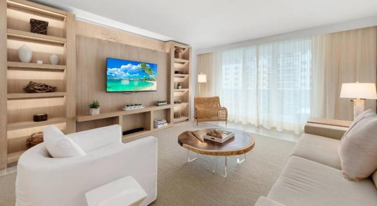 Rental apartment with jacuzzi | Next to Miami Beach Botanical Garden in Miami Beach, FL