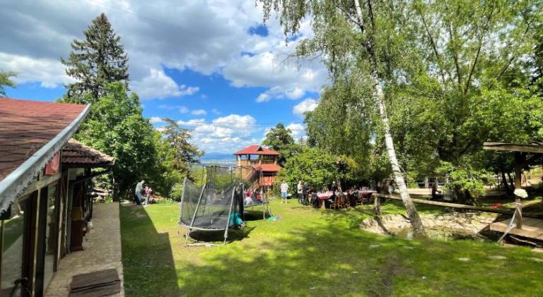 Kъщичка в полите на планина Витоша с коне и животни — photo 4