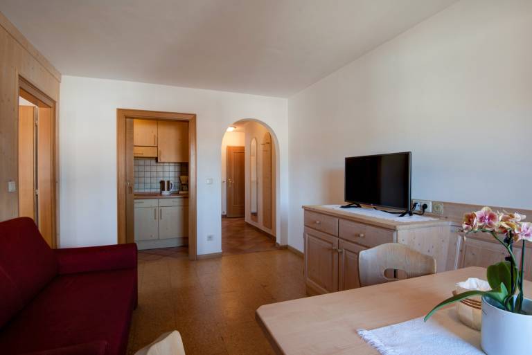 Beautiful Apartment 7 "Zur Sonne" with Mountain View & Garden in Villandro