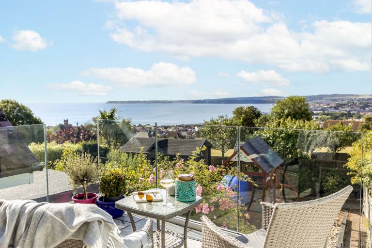 Holiday apartment with terrace | Beach view | Dogs allowed in Paignton
