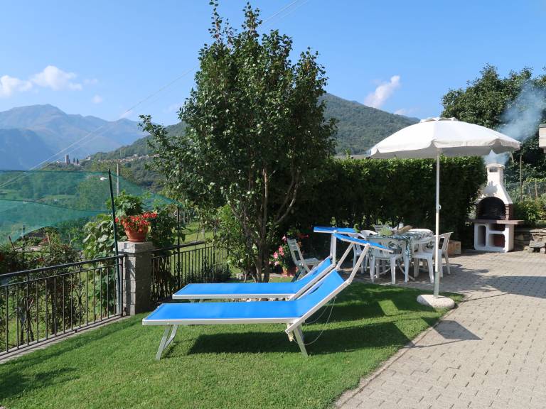 Rental apartment with garden & BBQ | Lake view — photo 3