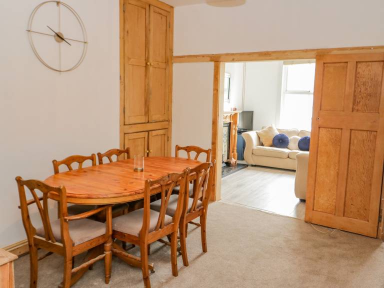 Family-friendly cottage with terrace & yard | Pets allowed — photo 5