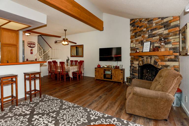 Children-friendly ample condo with pool & grill | Mountain view | Pets are welcome — photo 5