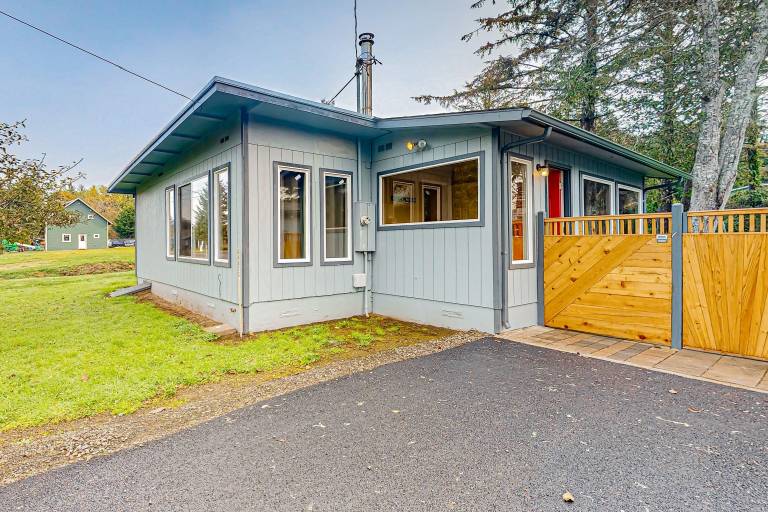 House Coos Bay