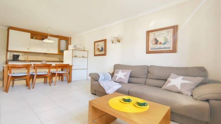 Family-oriented charming holiday apartment with pool, yard & patio | Mountain view | Beach nearby | Pet-friendly — photo 5