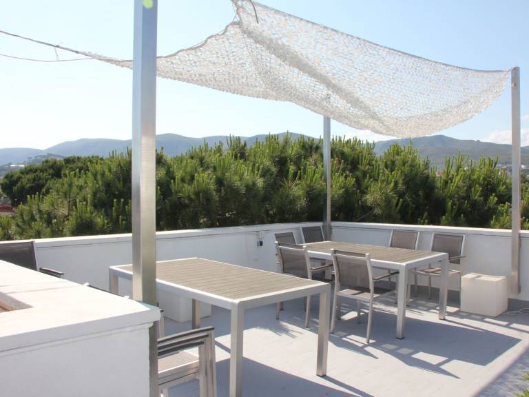 Family-friendly apartment with pool, patio & yard | Dogs allowed — photo 4