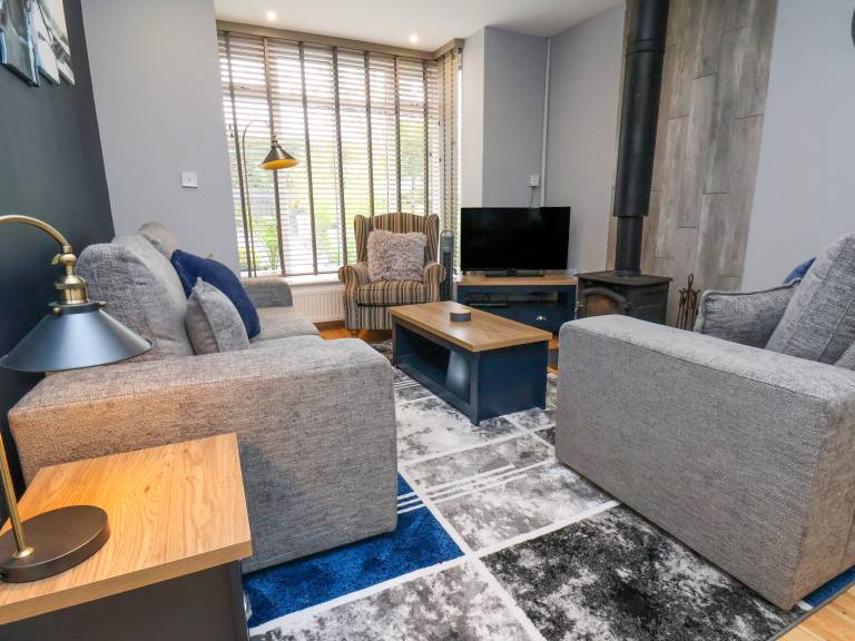 Family-friendly nice cottage with yard | Beach view | Pets are welcome — photo 3