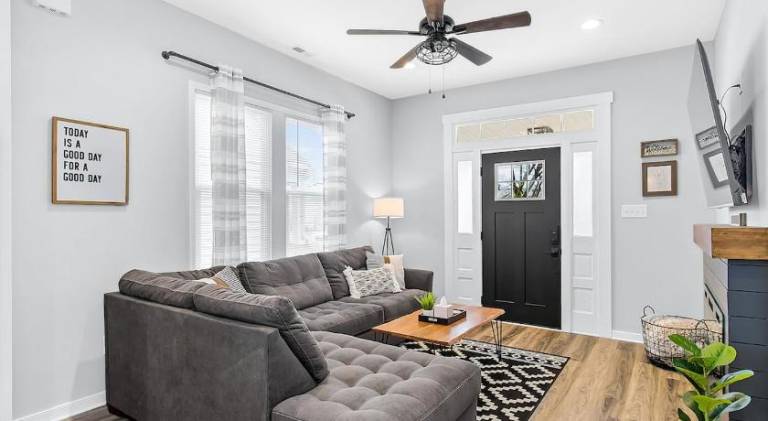 Vacation home with 2 rooms for 4 persons in Richmond, BC