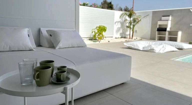 House with pool — photo 4