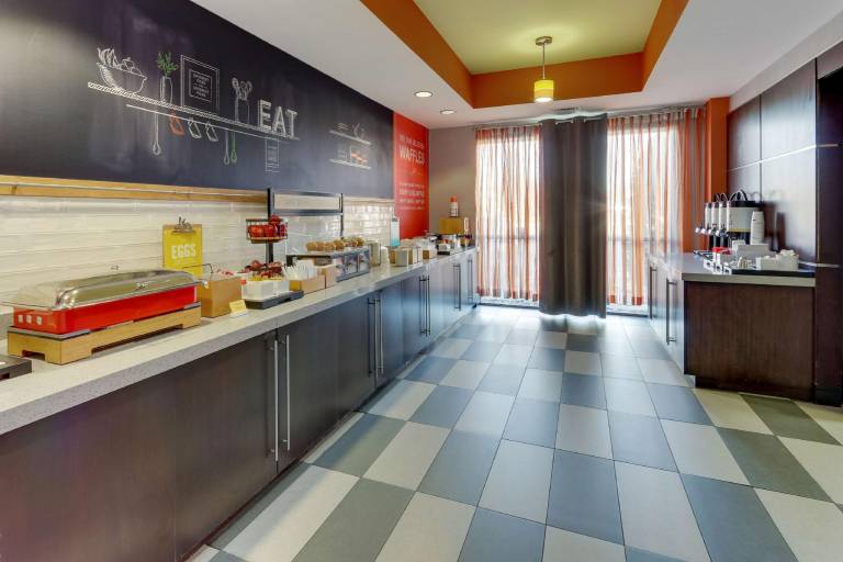 Hampton Inn Springfield — photo 4
