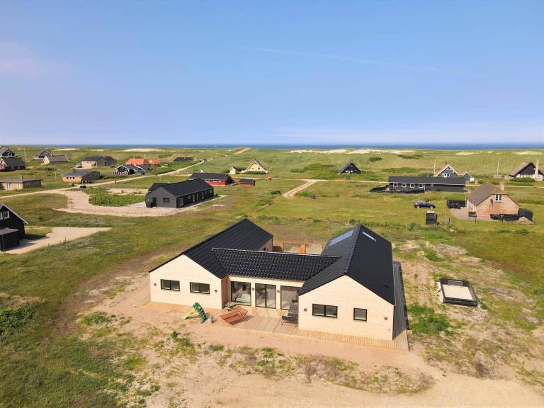 Fully equipped house with terrace, pool & grill | Pets are welcome in Harboore