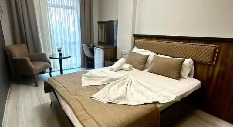 Grand Diamond Hotel