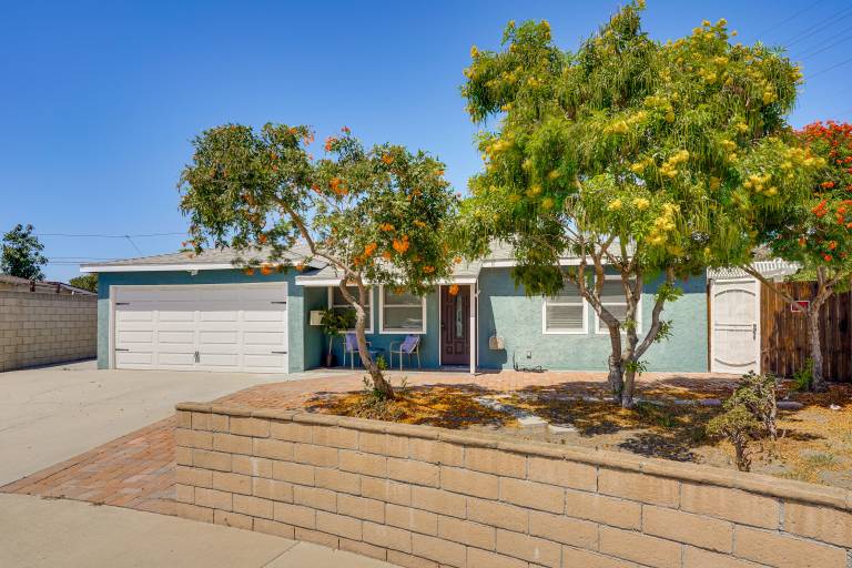 7 Mi Huntington Beach: Family Home w/ Patio! — photo 5
