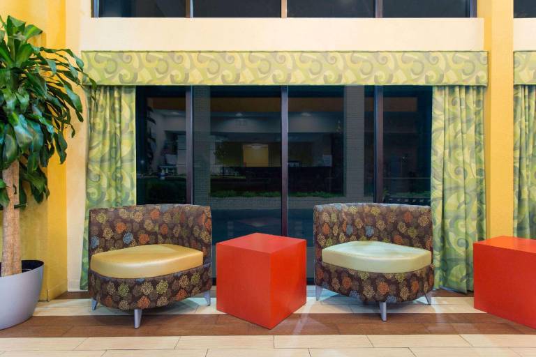 Days Inn by Wyndham Florence/I-95 North — photo 5