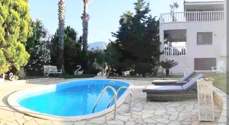Villa with terrace, yard & private pool in Trifylia