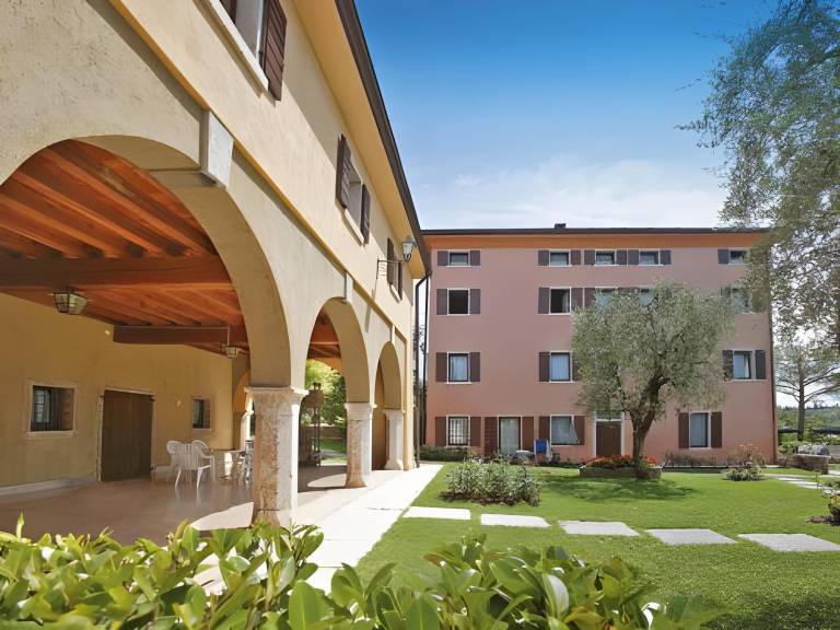 Serviced apartment with pool & yard | Pets are welcome in Affi