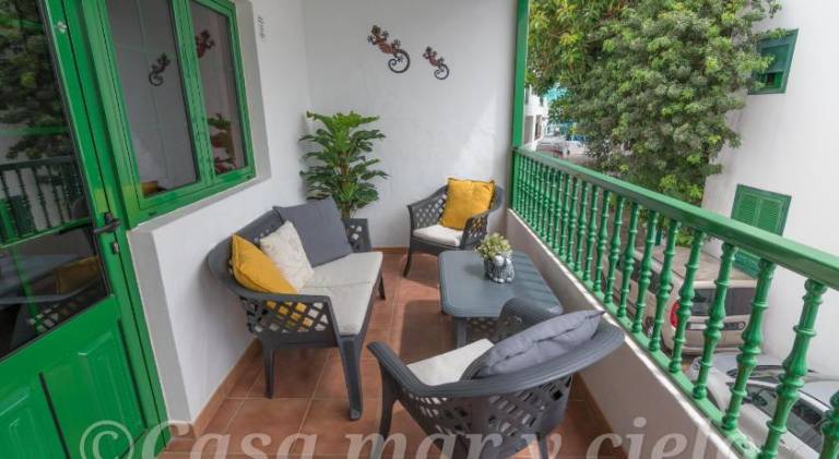 Vacation home with patio | Beach nearby | Pets allowed — photo 2