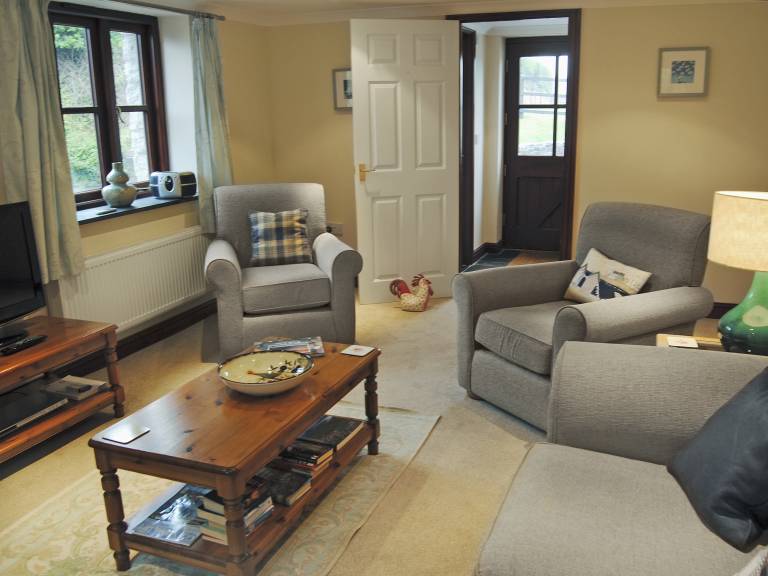 Cottage with BBQ & yard — photo 3