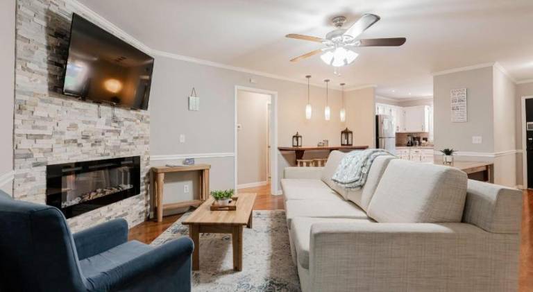 Dutch Creek Cottage- 10 mins to Lake Murray! in Irmo, SC