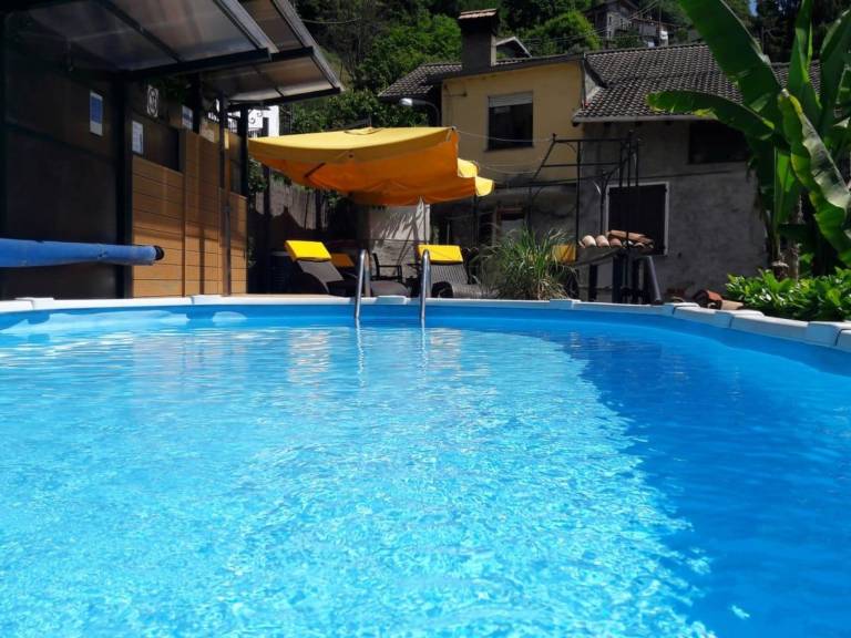 Fully equipped pleasant apartment with yard, pool & patio | Pets are welcome in Gravedona