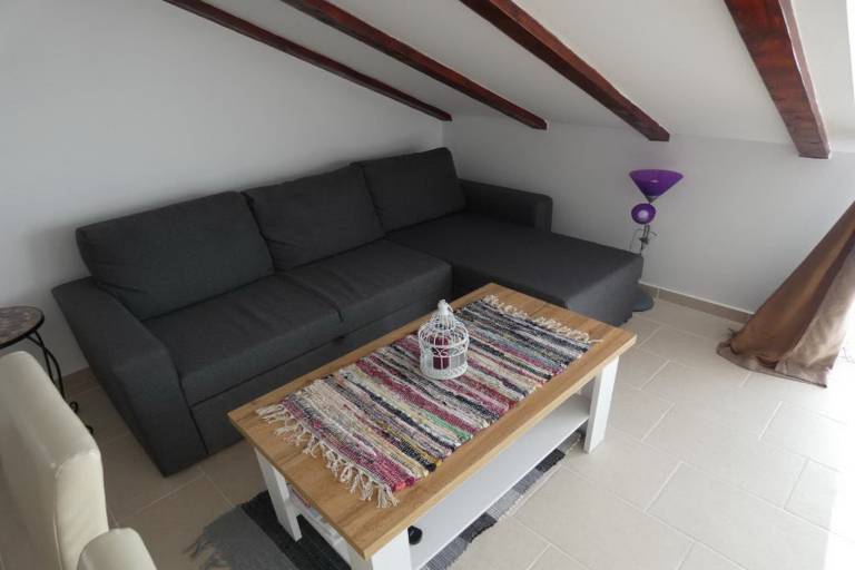 Fully equipped pleasant apartment with barbecue & terrace | Sea view | Pets are welcome in Orebic