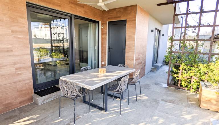 Vacation home with pool, patio & barbeque — photo 3
