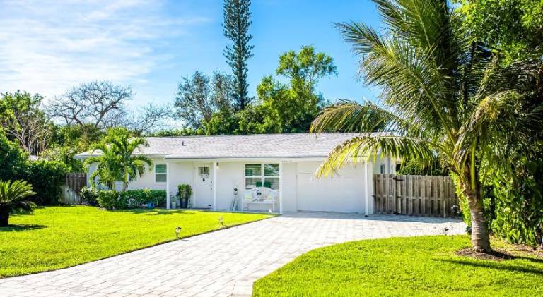 Pleasant vacation home with pool | Pets are welcome in Bonita Springs, FL