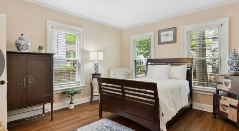 Pleasant holiday apartment | Dogs allowed in New Haven, CT