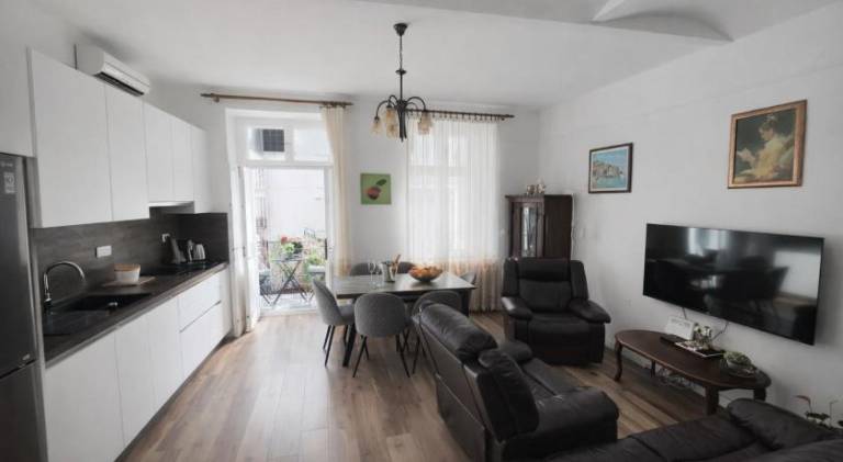 Holiday apartment with patio — photo 2
