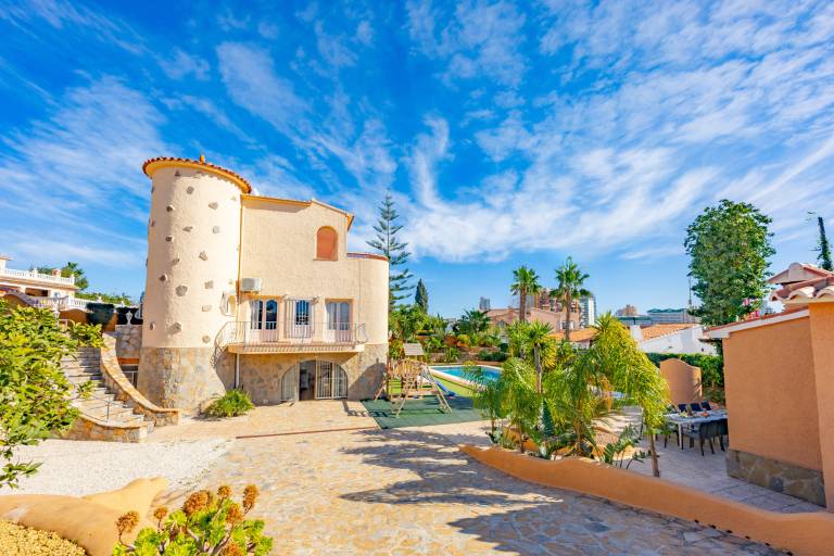 Fully equipped villa with terrace, garden & private pool | Pets are welcome — photo 3